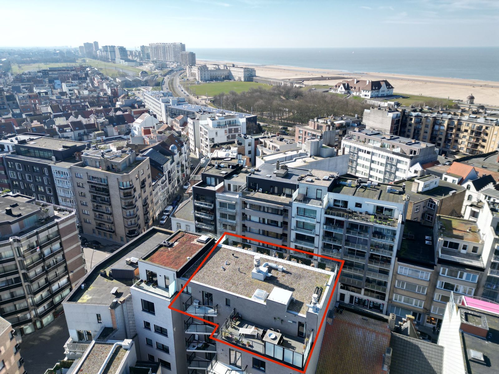 Exclusief penthouse appartement met 3 slpk en zonovergoten terrassen op een zucht van de zee foto 2