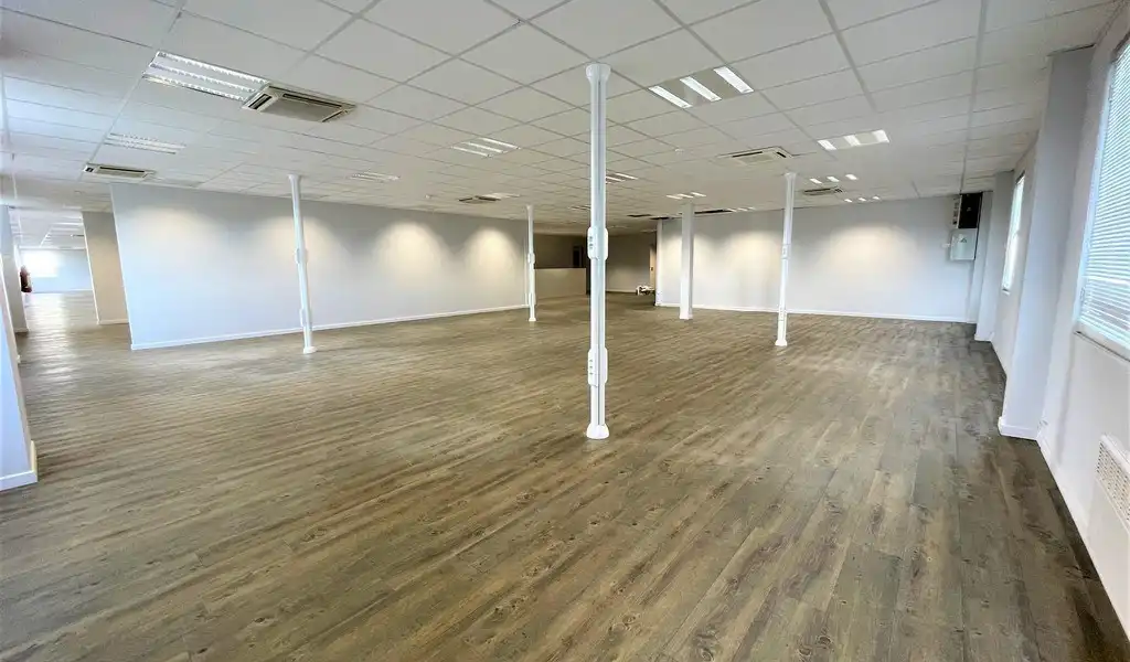 Instapklaar kantoor te huur in Immogranit Building Drongen foto 3