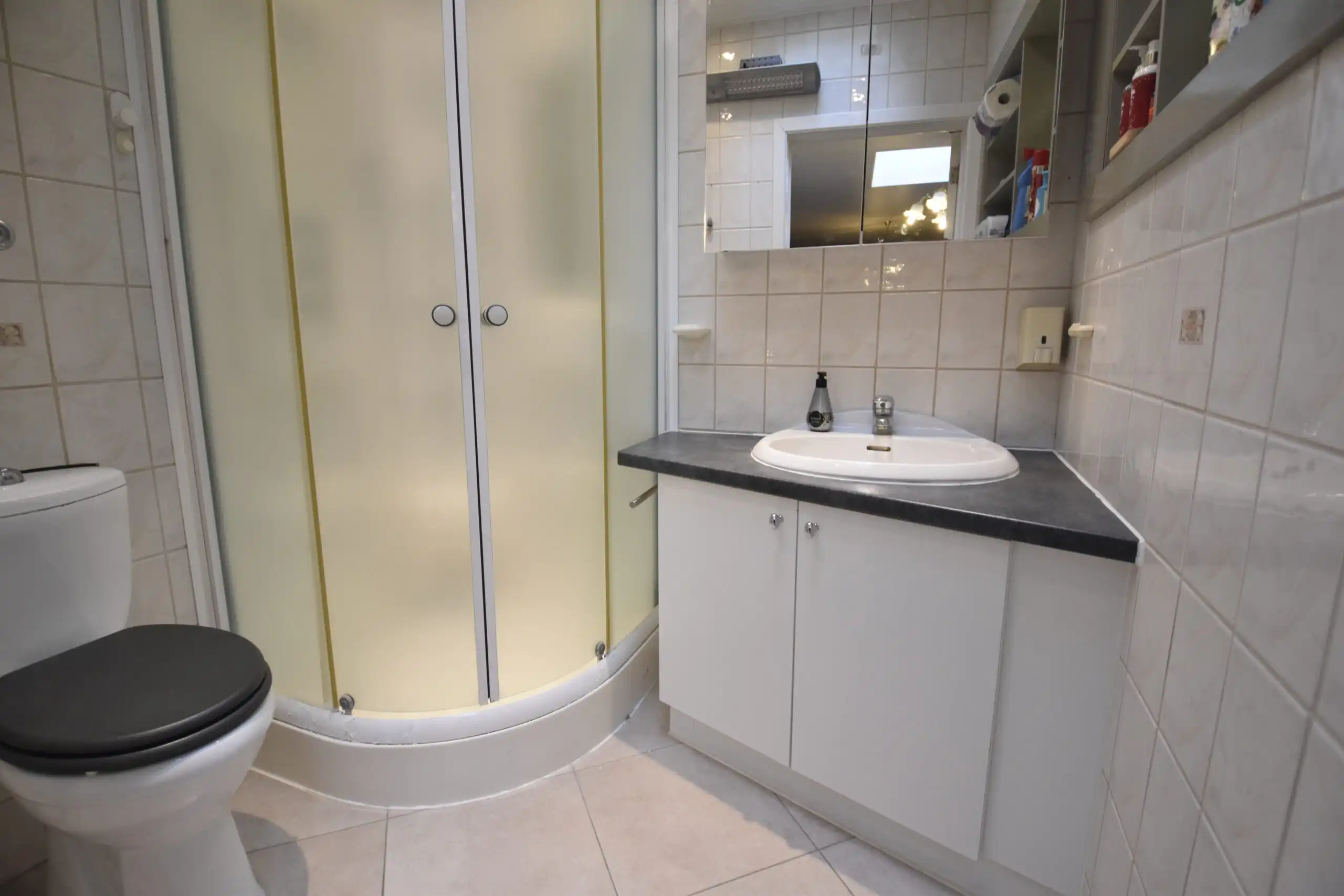 Leuke starterswoning met 3 slaapkamers en garage foto 9