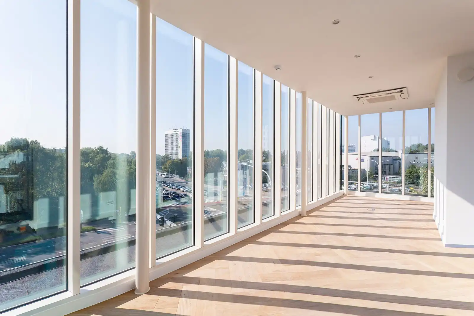 Architecturaal kantoorgebouw op absolute zicht locatie!  foto 26