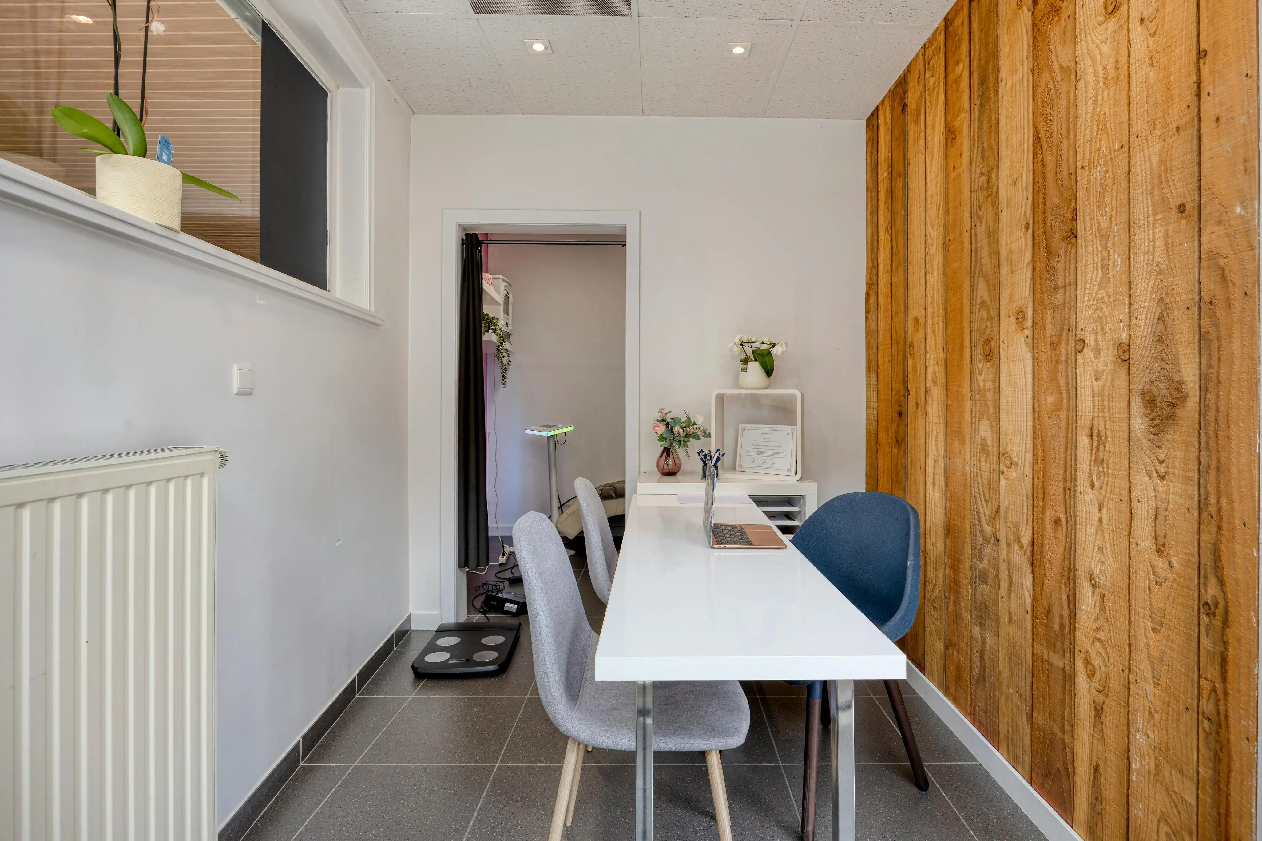 Handelspand met appartement te koop in Tielt foto 4