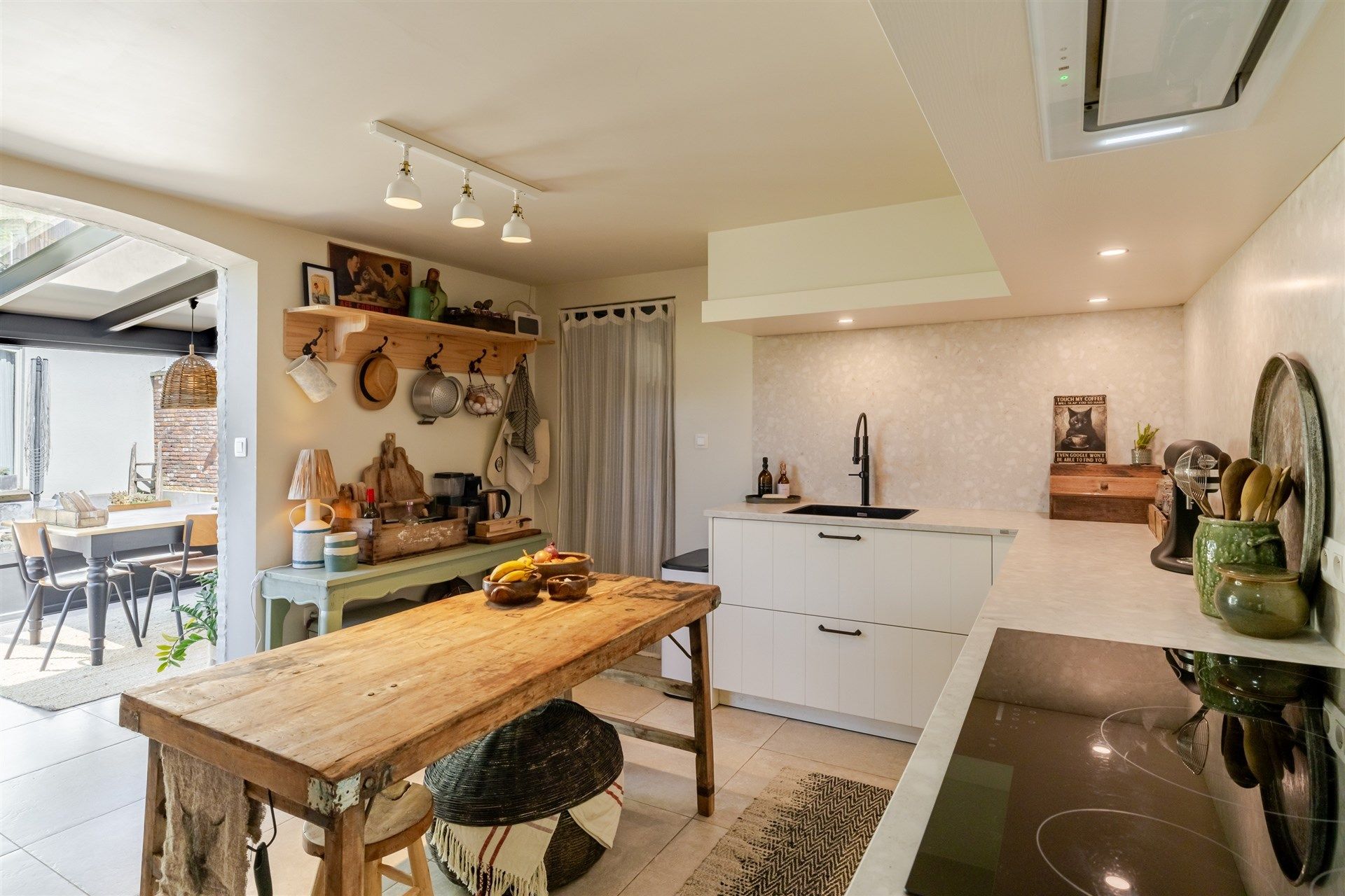 Karaktervolle open bebouwing met loods op groot perceel foto 7