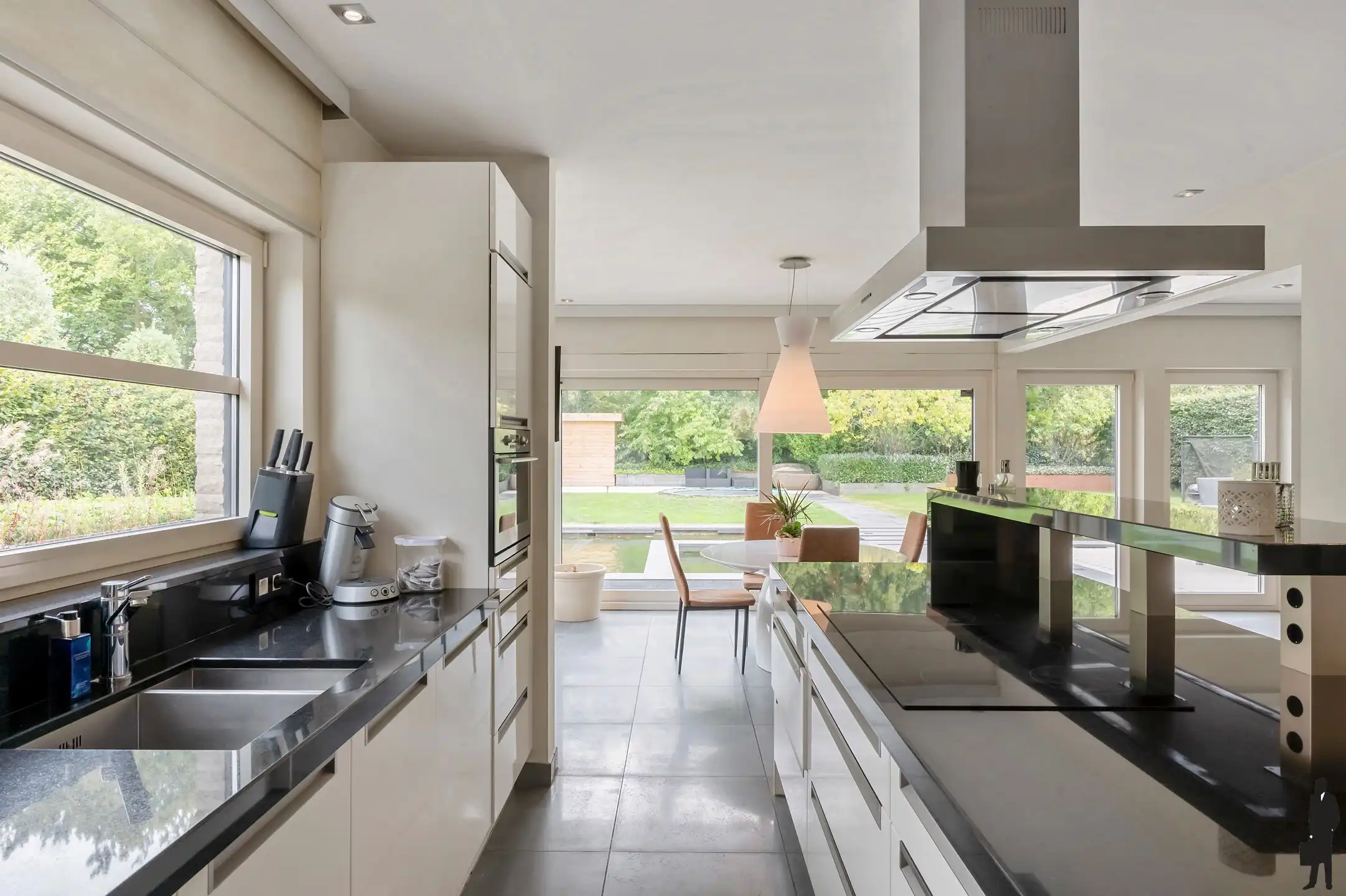 Eigentijdse villa op ca. 1.246 m² te Brasschaat! foto 7