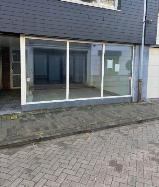 Gelijkvloers handelspand te koop! foto {{pictureIndex}}