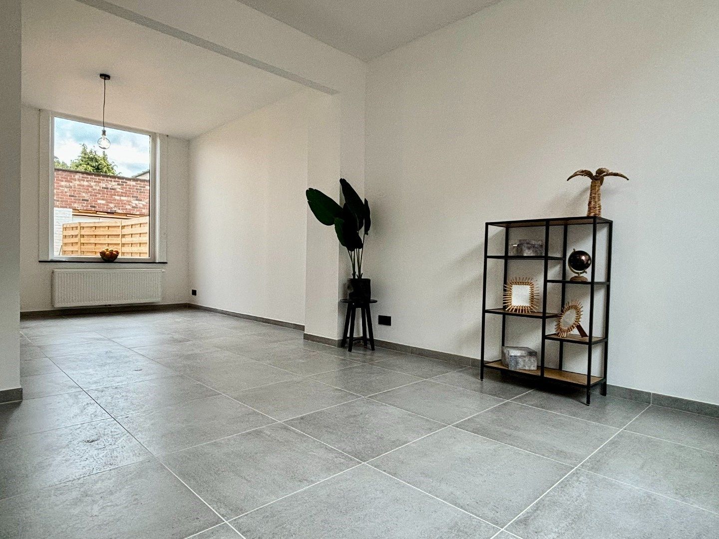 Instapklare, knap gerenoveerde rijwoning op wandelafstand van het centrum van Kuurne. foto {{pictureIndex}}