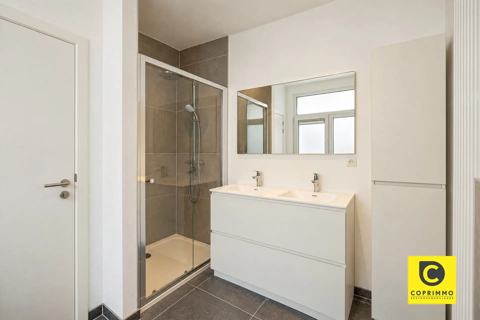 Gerenoveerd pareltje met 3 slpks, stadskoer &  garage te Groenenhoek! foto 5