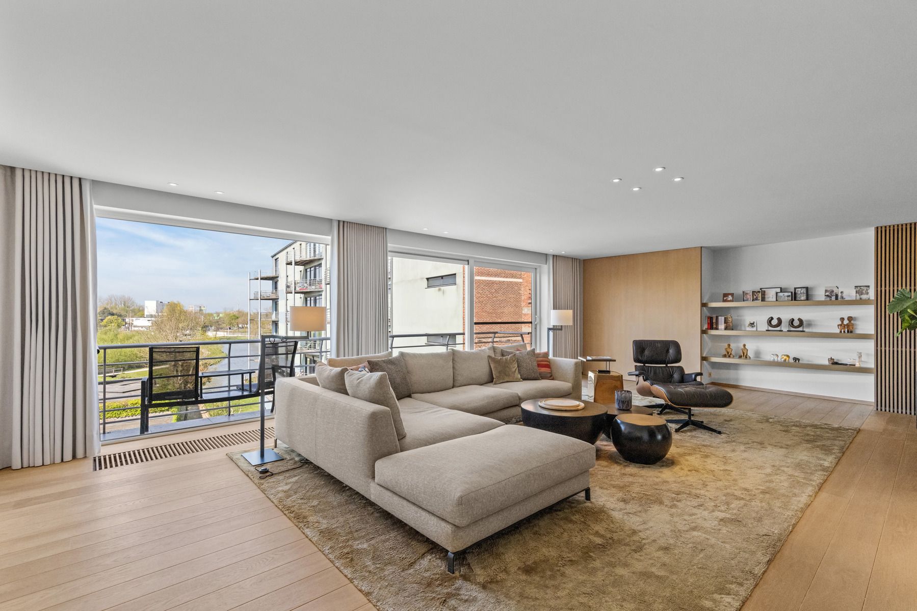 Exclusief en riant wonen met zicht op de oude Leiearm foto 3