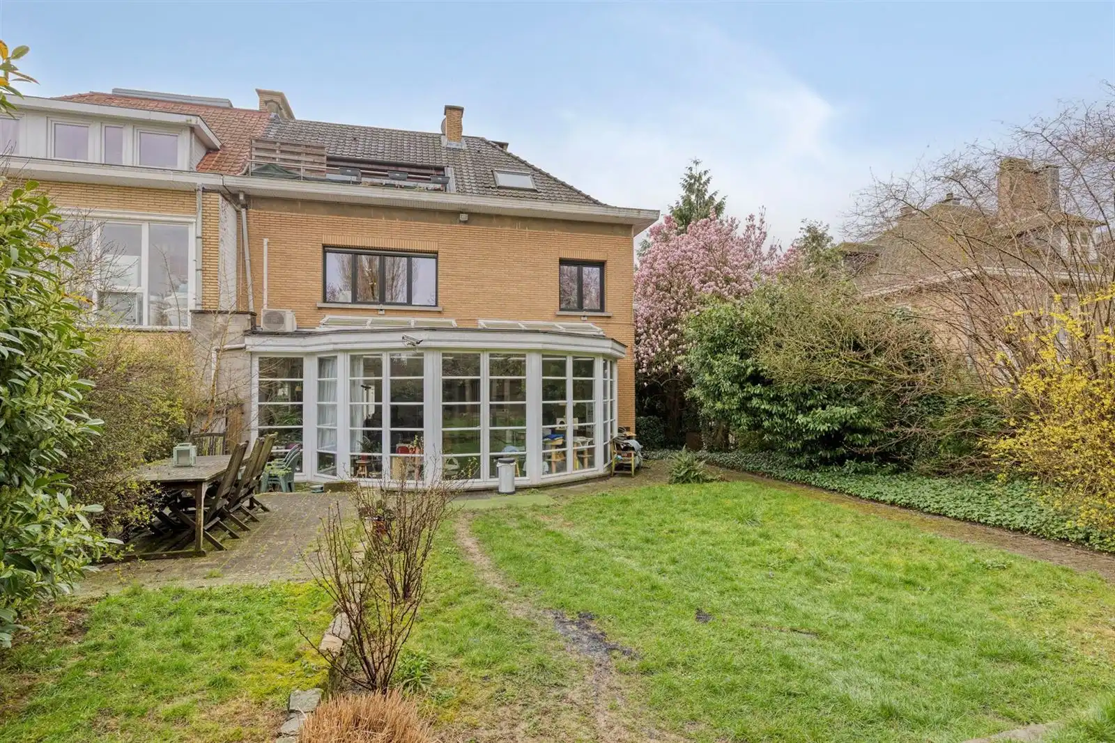 Gelijkvloers appartement (159m²) met prachtige tuin foto 11