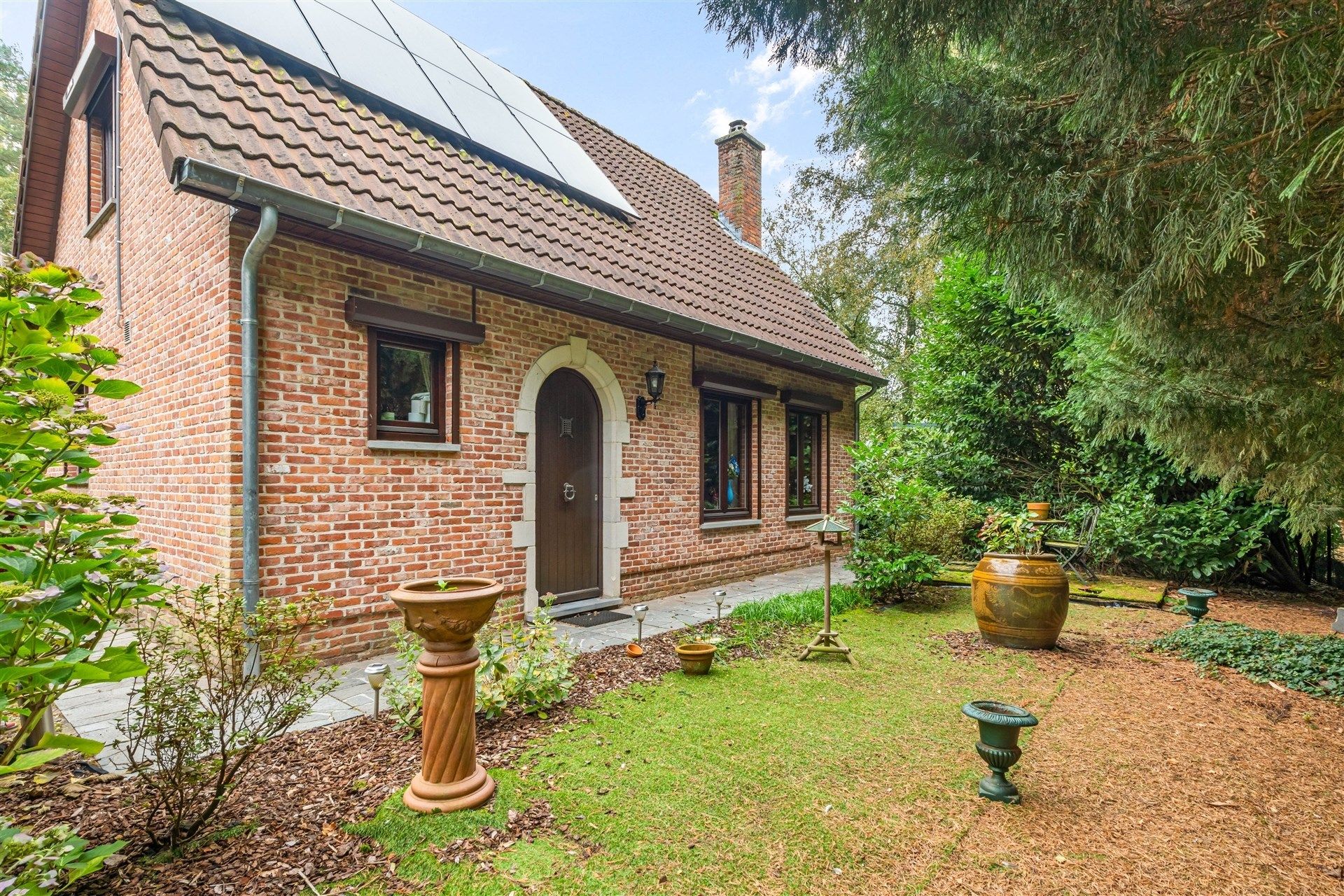 Hoofdfoto van de publicatie: Mooie open bebouwing in groene omgeving 