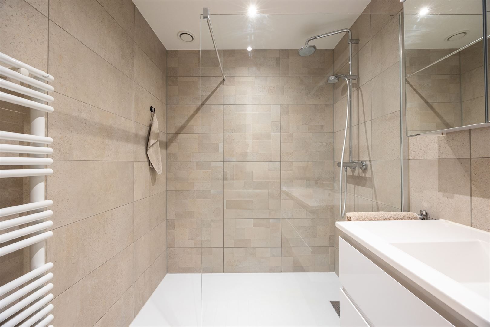 Investeringsappartement te Schoten: Modern en energiezuinig foto 12