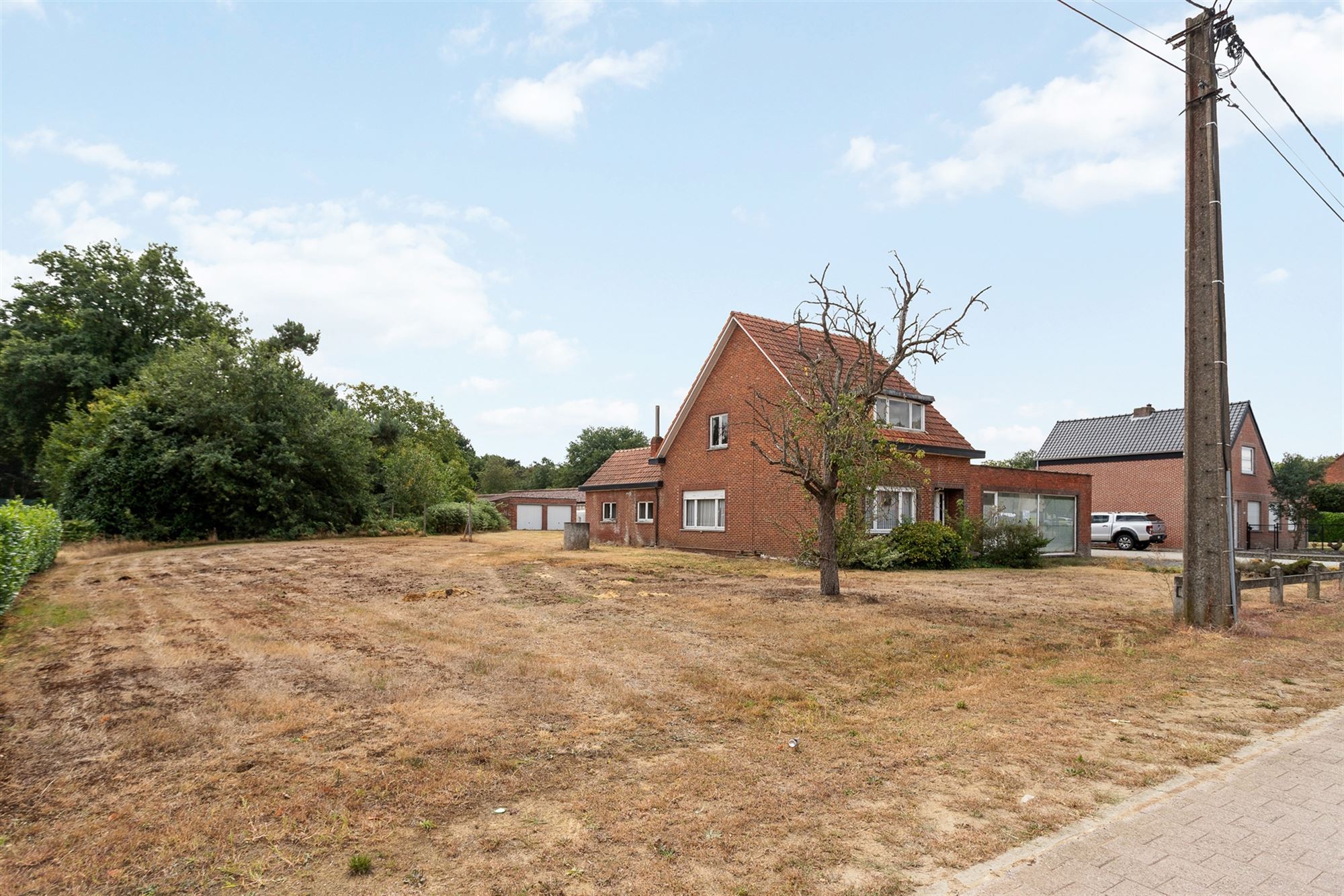 TE RENOVEREN WONING OP EEN PRACHTIG PERCEEL VAN 7841M² TE MEERHOUT foto 2