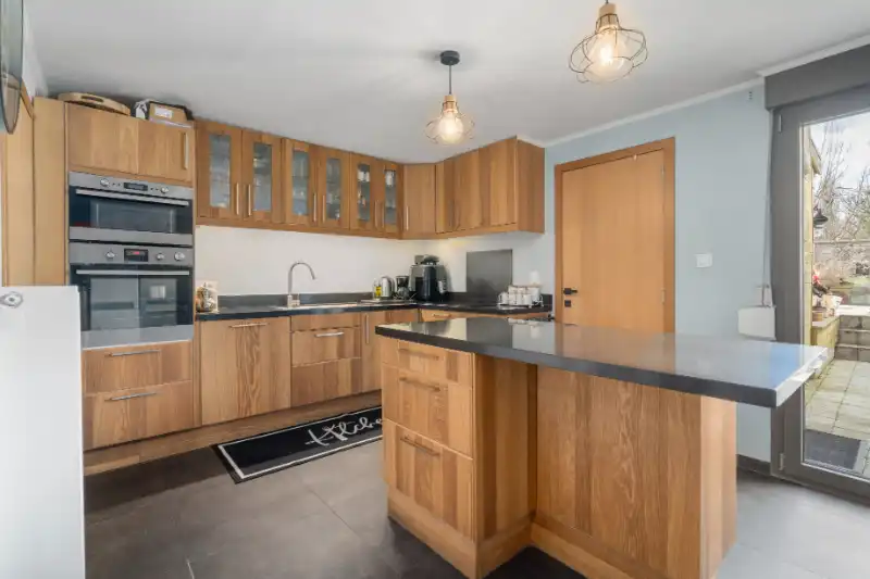 Instapklare woning met 3 slpkmrs op 282m² foto 7