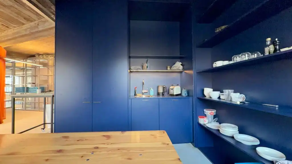 Lichtrijk kantoor te huur in hartje Gent foto 9