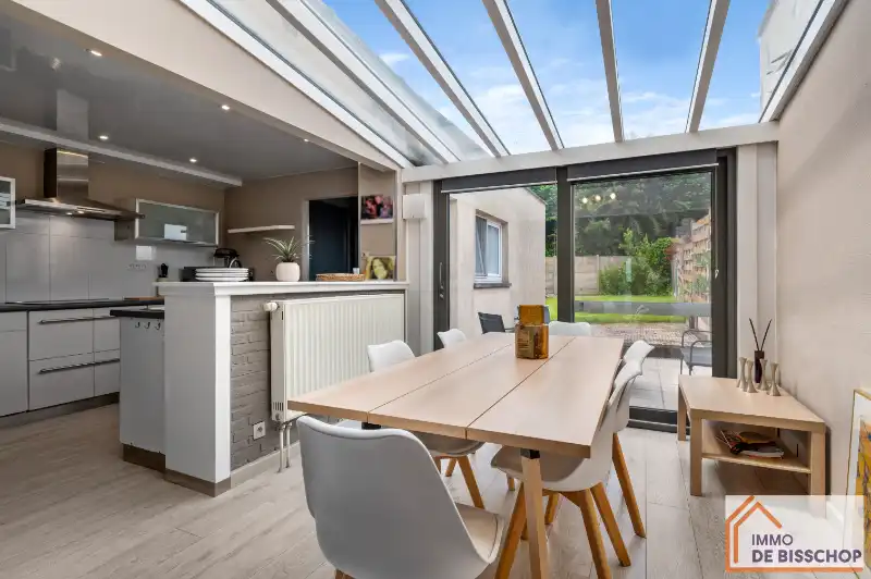 Instapklare woning met 3 slaapkamers, tuin en garage foto 6