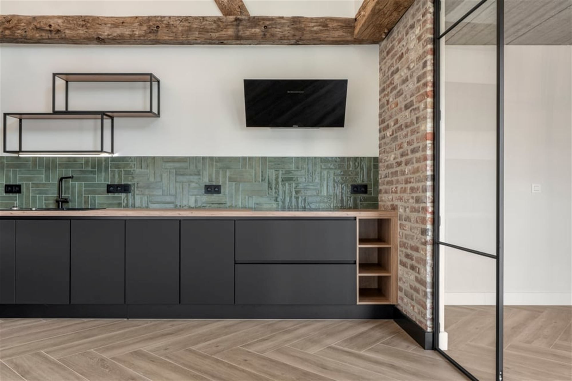 PRACHTIG GERENOVEERD APPARTEMENT MET 2 TERRASSEN TE HUUR MIDDENIN HET CENTRUM VAN SINT-TRUIDEN  foto 5