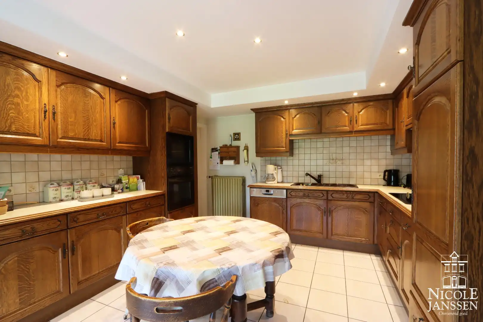 Gelijkvloerse gezinswoning met drie slaapkamers, grote kelder en ruime tuin foto 8