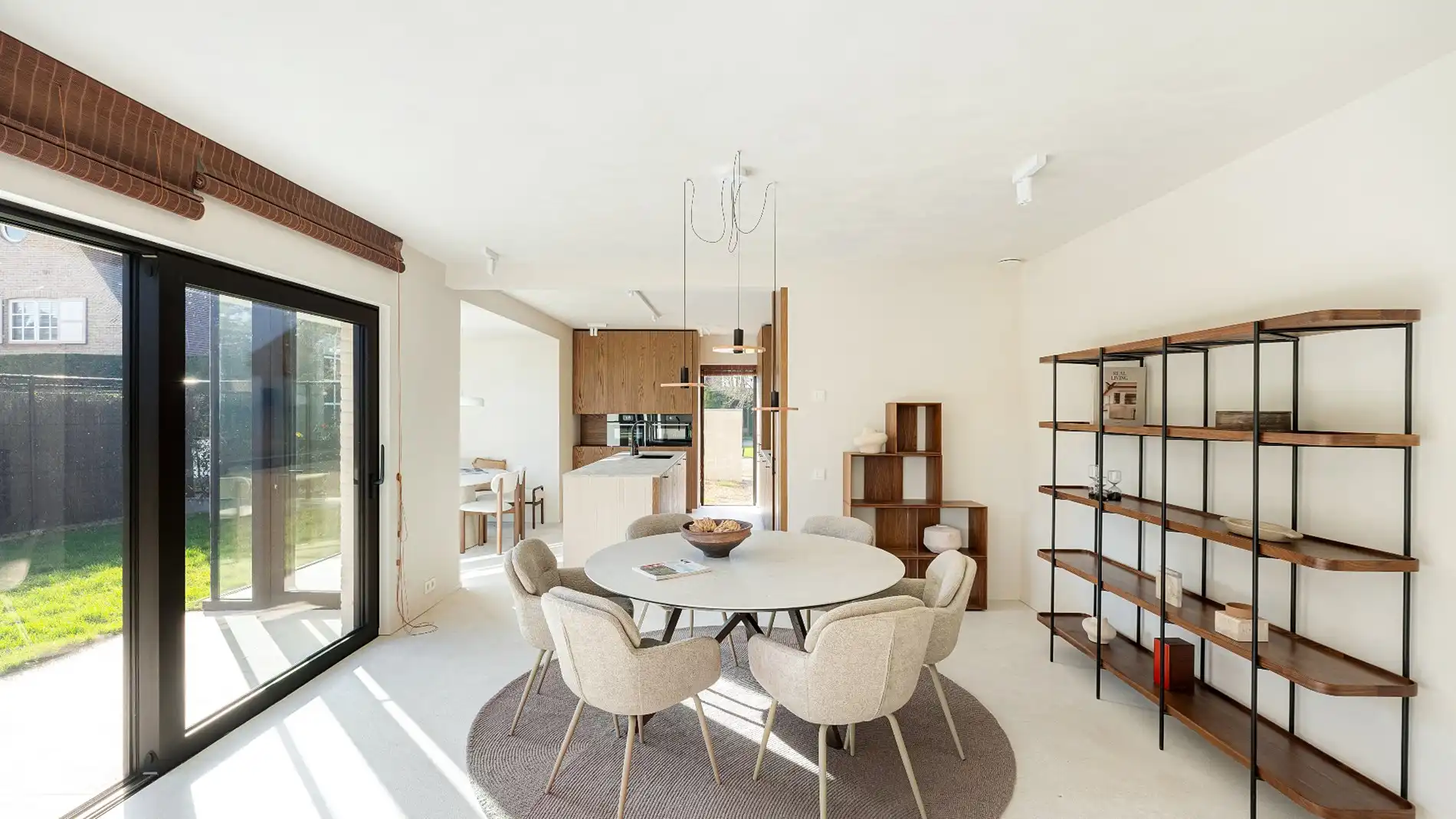 Alleenstaande en luxueus gerenoveerde villa op een rustige en residentiële ligging in Knokke foto 3