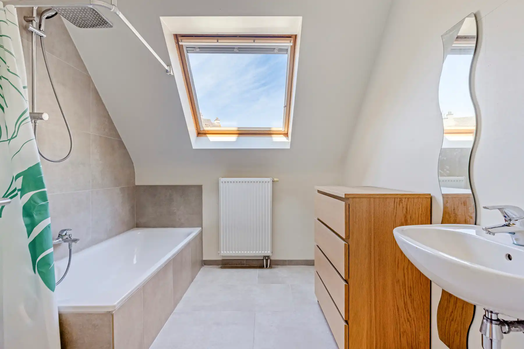 Recente energiezuinige woning met garage en zonnepanelen foto 15