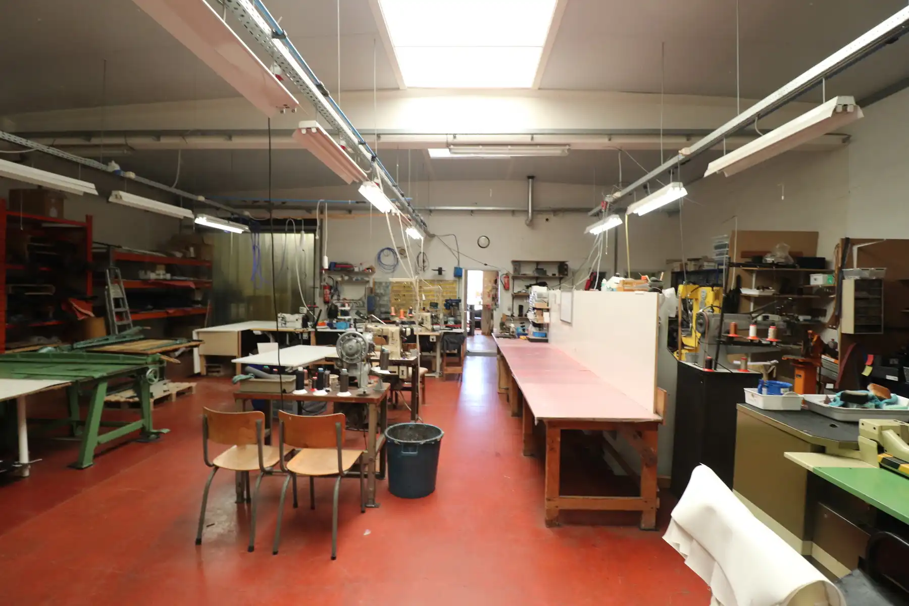 Een bedrijfshal van 270m² in bedrijvencentrum Merksplas. foto 6