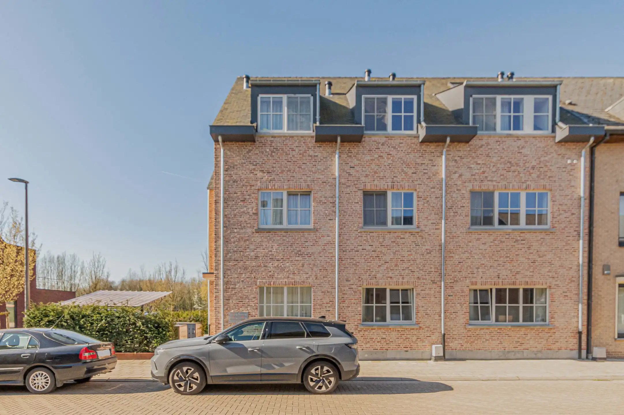 Modern en ruim 1 slpk app met zonnig terras en staanplaats! foto 14