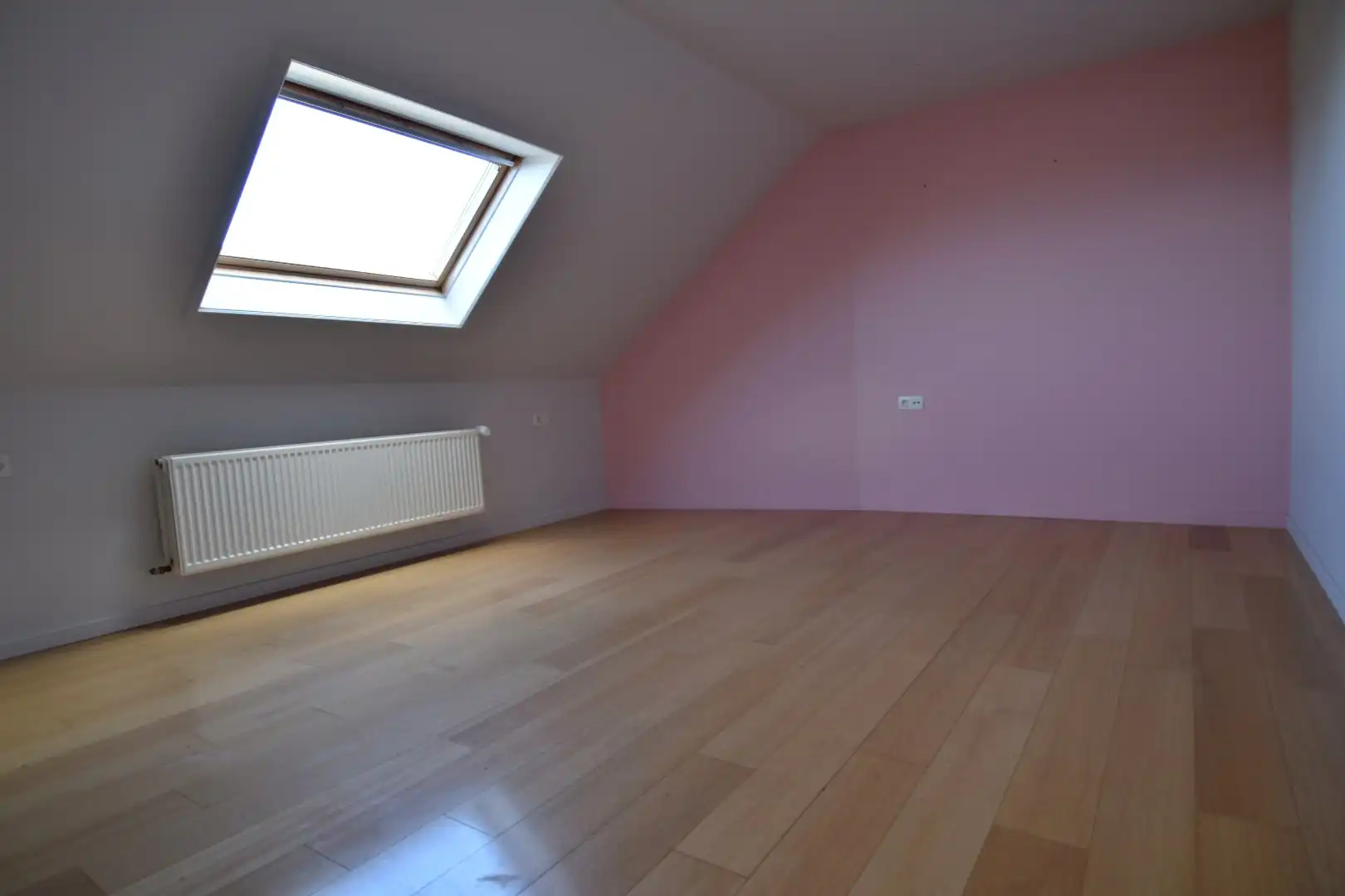 Statige woning met praktijkgedeelte (101 m²), 4 slaapkamers en zonnige tuin te koop in het straatbeeld van Bellegem foto 21