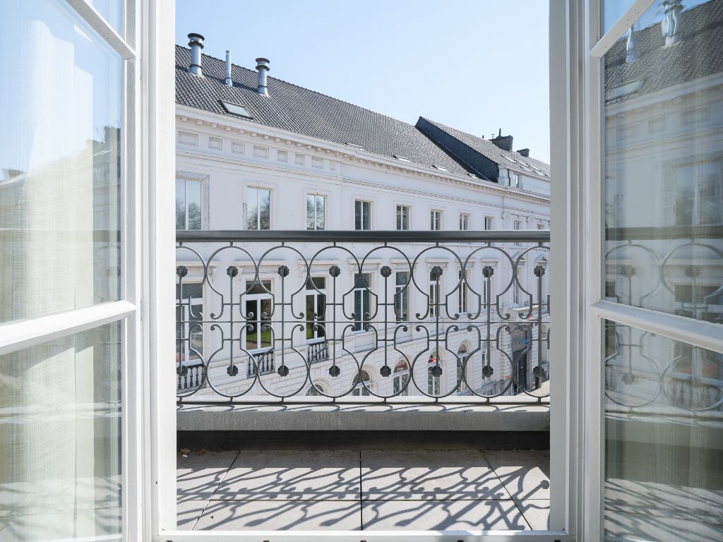 Lichtrijk 2-slaapkamer appartement aan het Sint-Annaplein foto 5