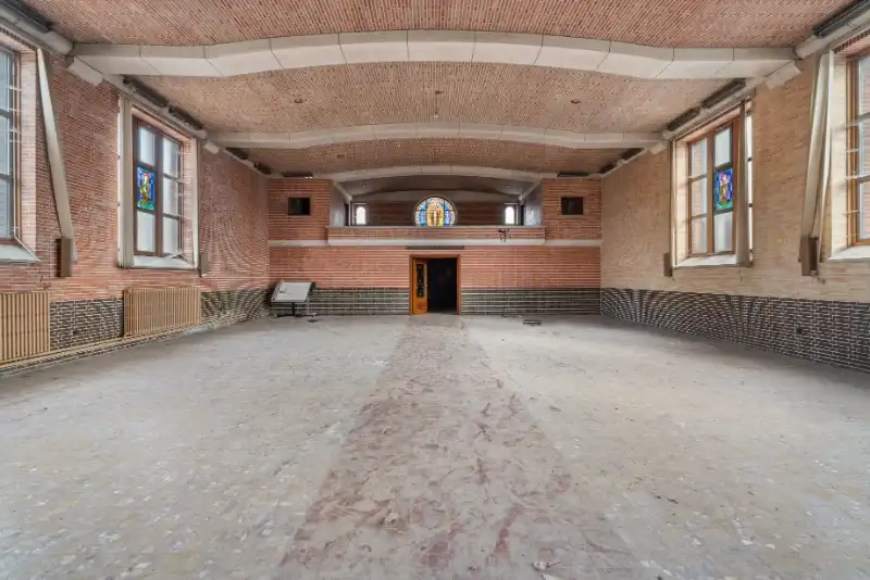 Unieke kapel hartje Lokeren met uitzonderlijk potentieel! Een plek vol karakter, stijlen uitstraling. foto 7