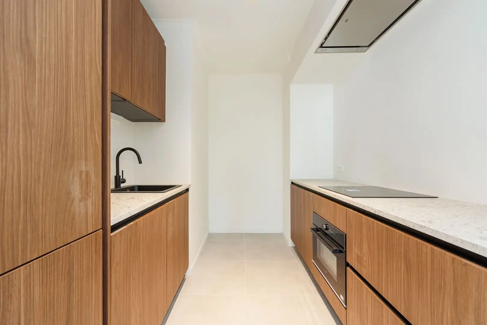 Gerenoveerd appartement met terras foto 7