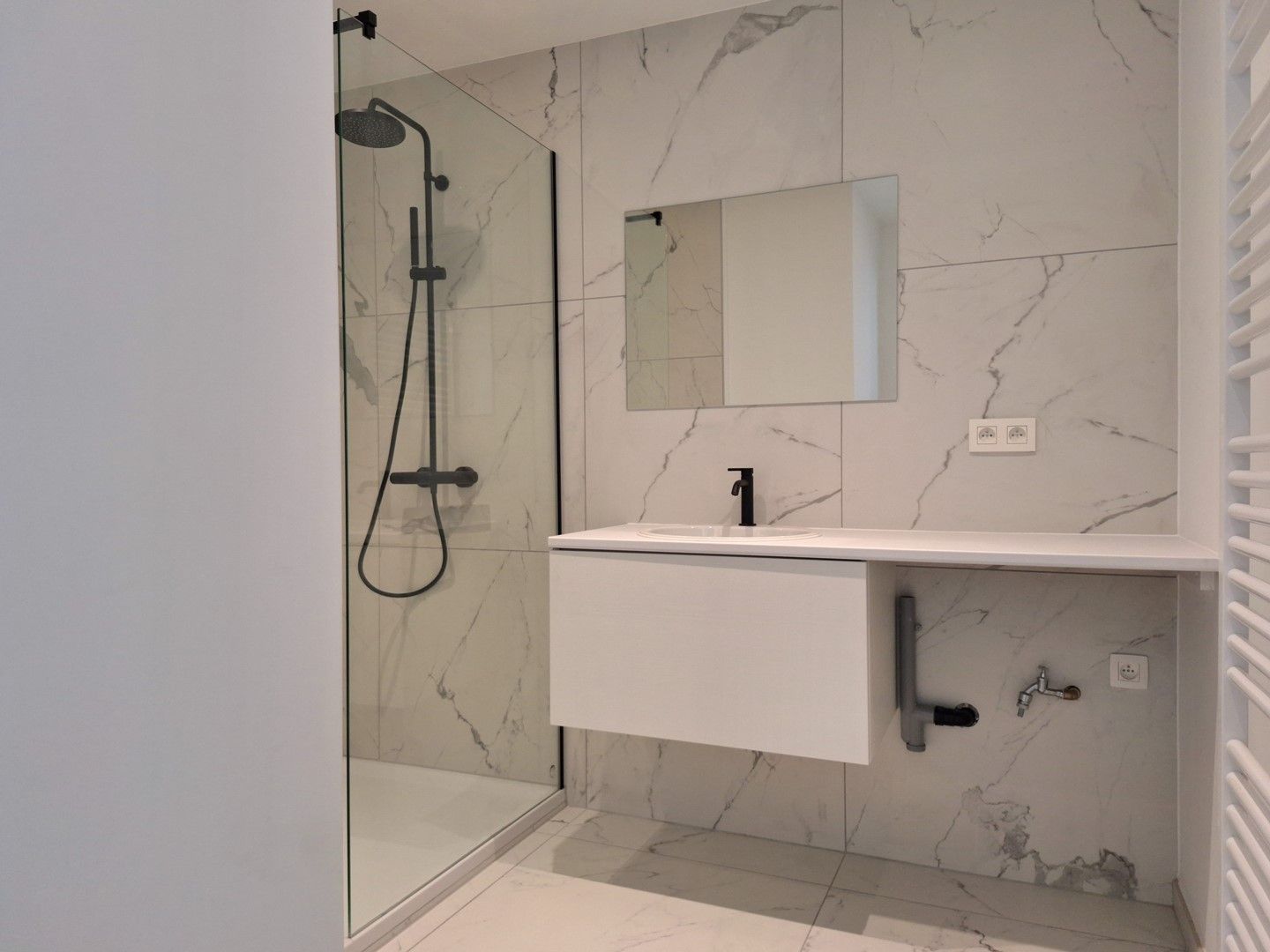 Lichtrijk gelijkvloers appartement met 1 slaapkamer, tuin, autostaanplaats en kelderberging foto 10