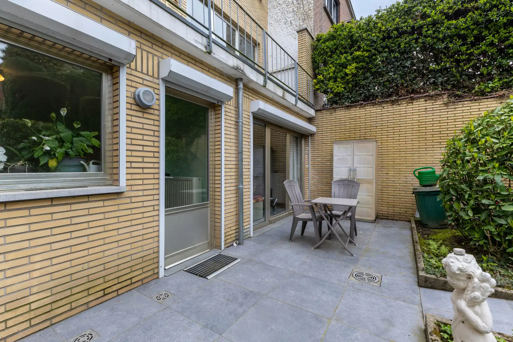 Residentieel gelegen woning met 5 slaapkamers en tuin foto 4