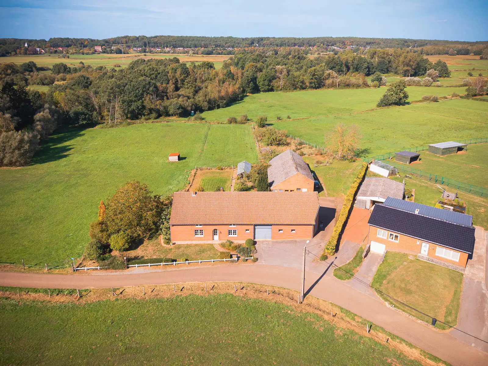 Hoofdfoto van de publicatie: Idyllische hoeve op 1hA grond vol potentieel