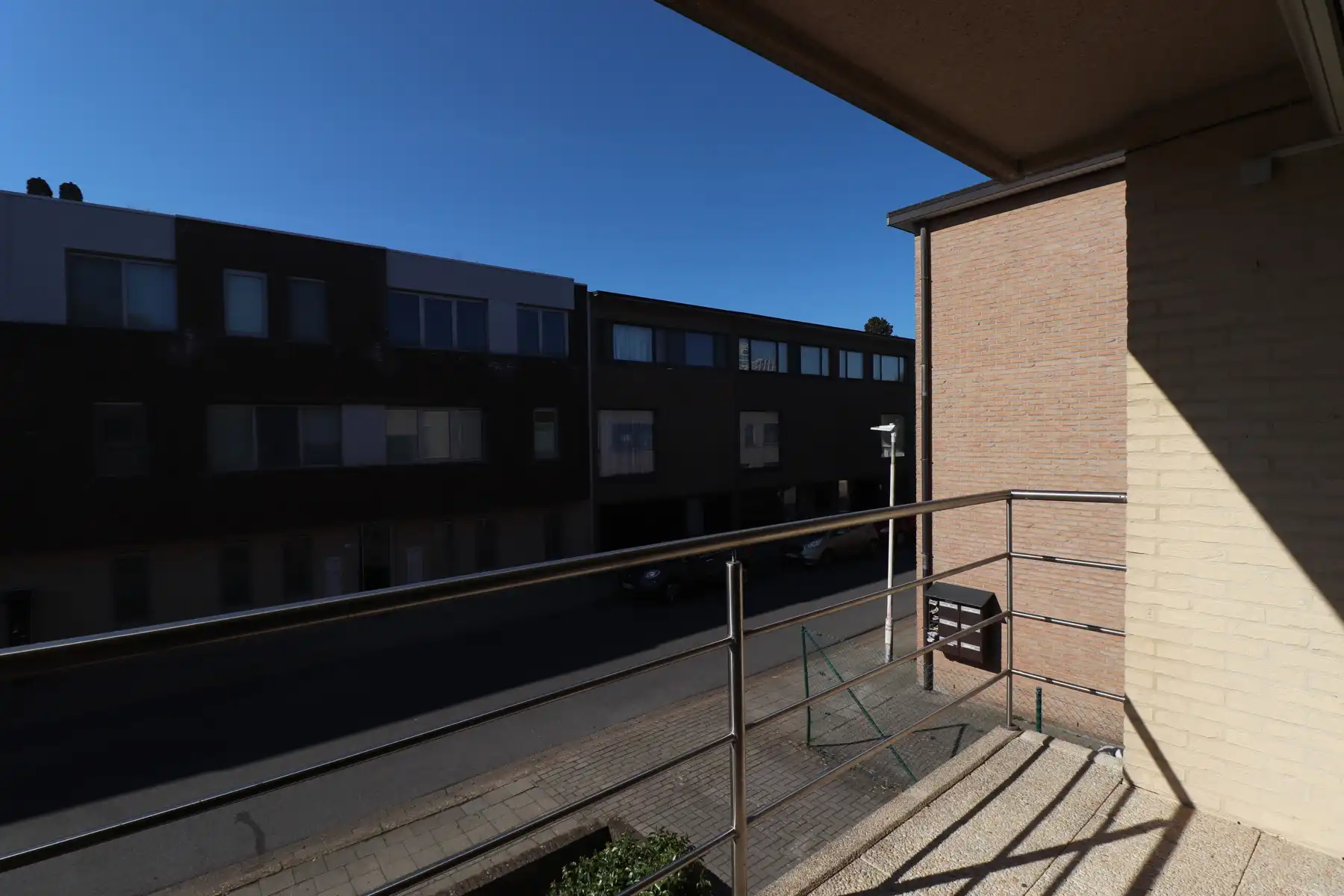 Ruim 2-slaapkamerappartement met terras en lift op de 1ste verdieping links met garage foto 13