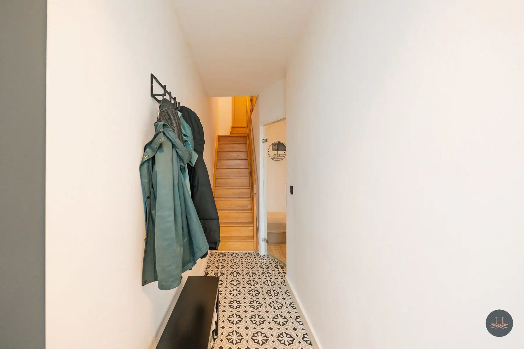 Charmante, halfopen, gerenoveerde woning met 3 staanplaatsen foto 16