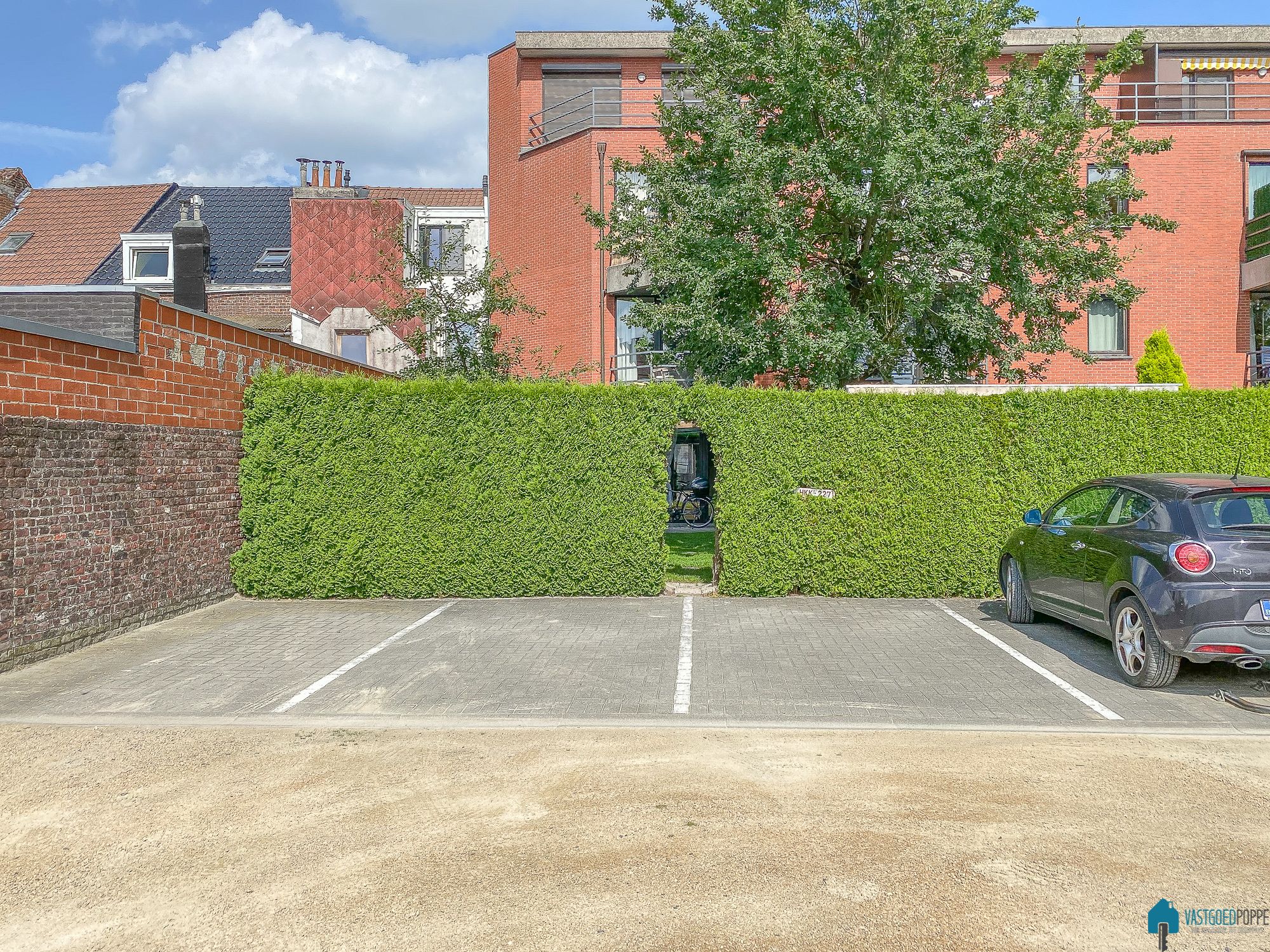 Ruime flat met autostaanplaats foto 3