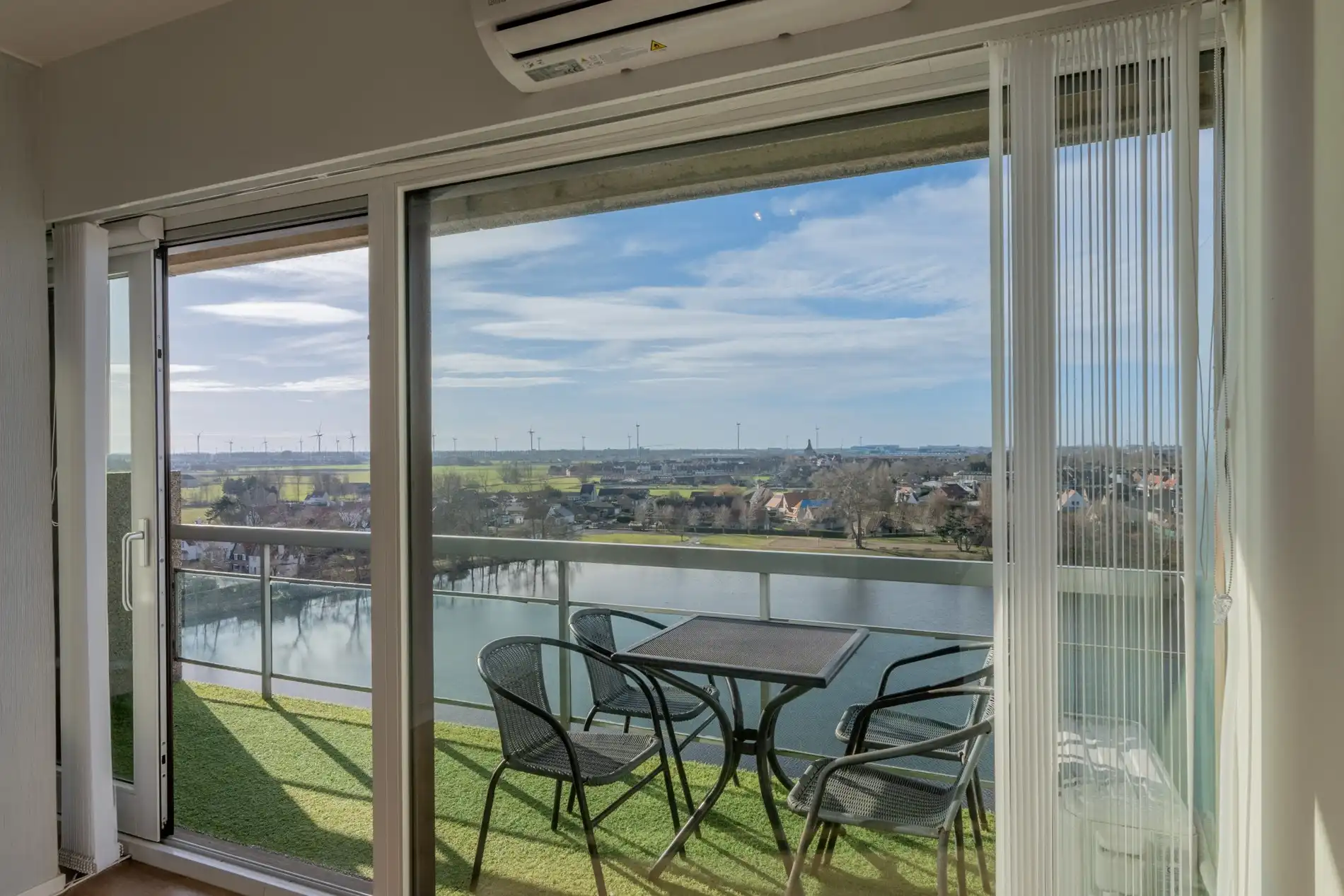 Appartement met breed zonneterras te Heist-Duinbergen foto 9