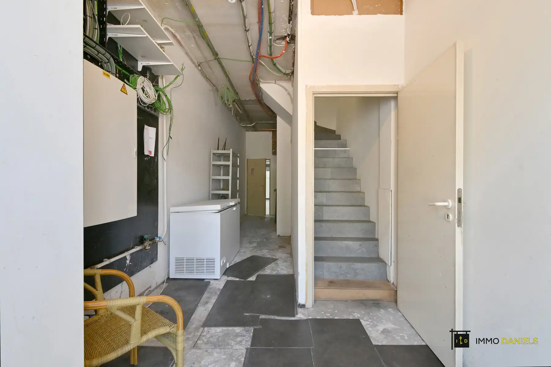 Gunstig gelegen handelspand met instapklare woonst (3slks.) foto 12