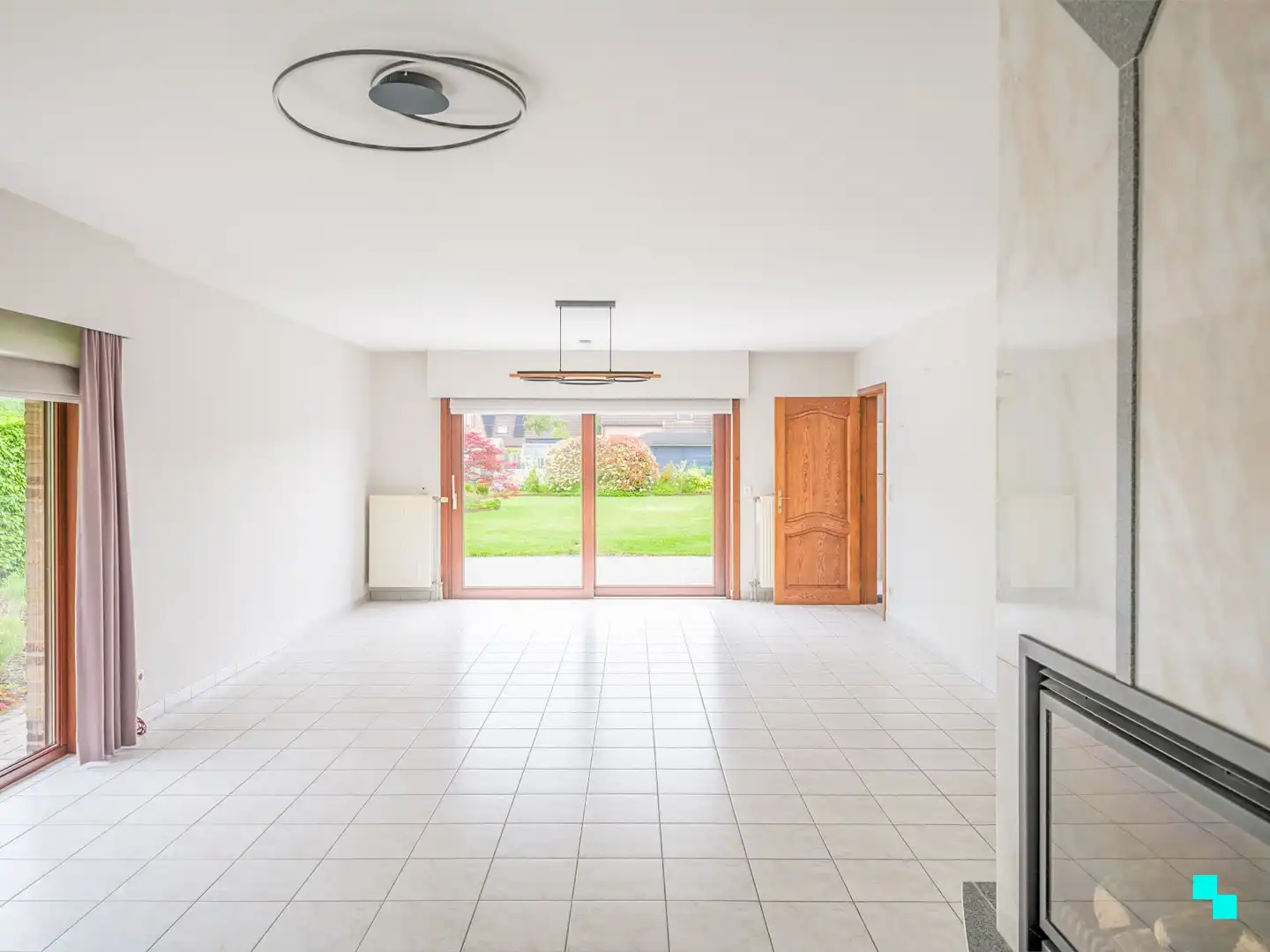 Uitzonderlijk ruime villa in rustige woonwijk foto 3