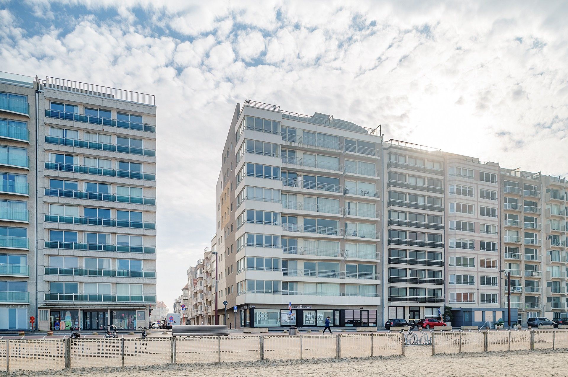 Lichtrijk hoekappartement met groot zuid gericht terras en adembenemend zeezicht foto 27