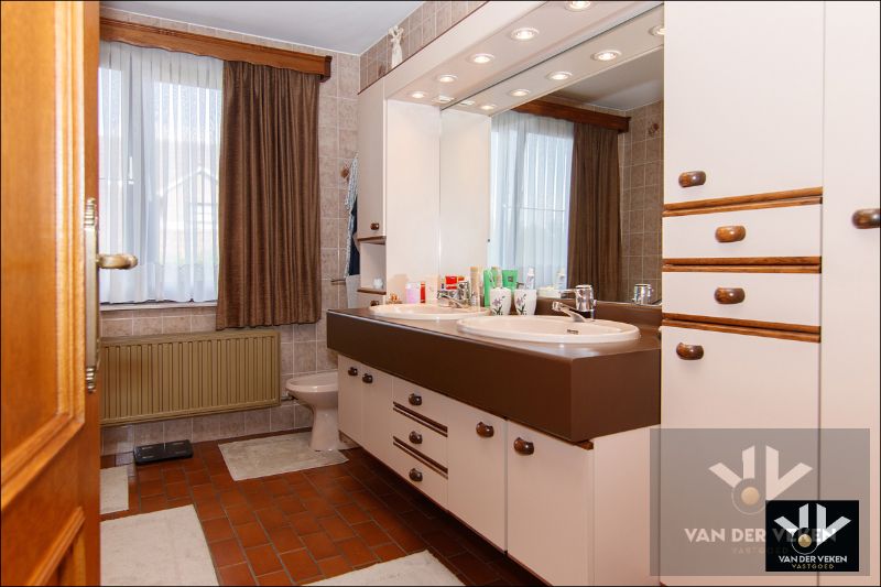 INSTAPKLAAR GEHEEL VAN MAAR LIEFST 370m² OP RUSTIGE LOCATIE foto 20