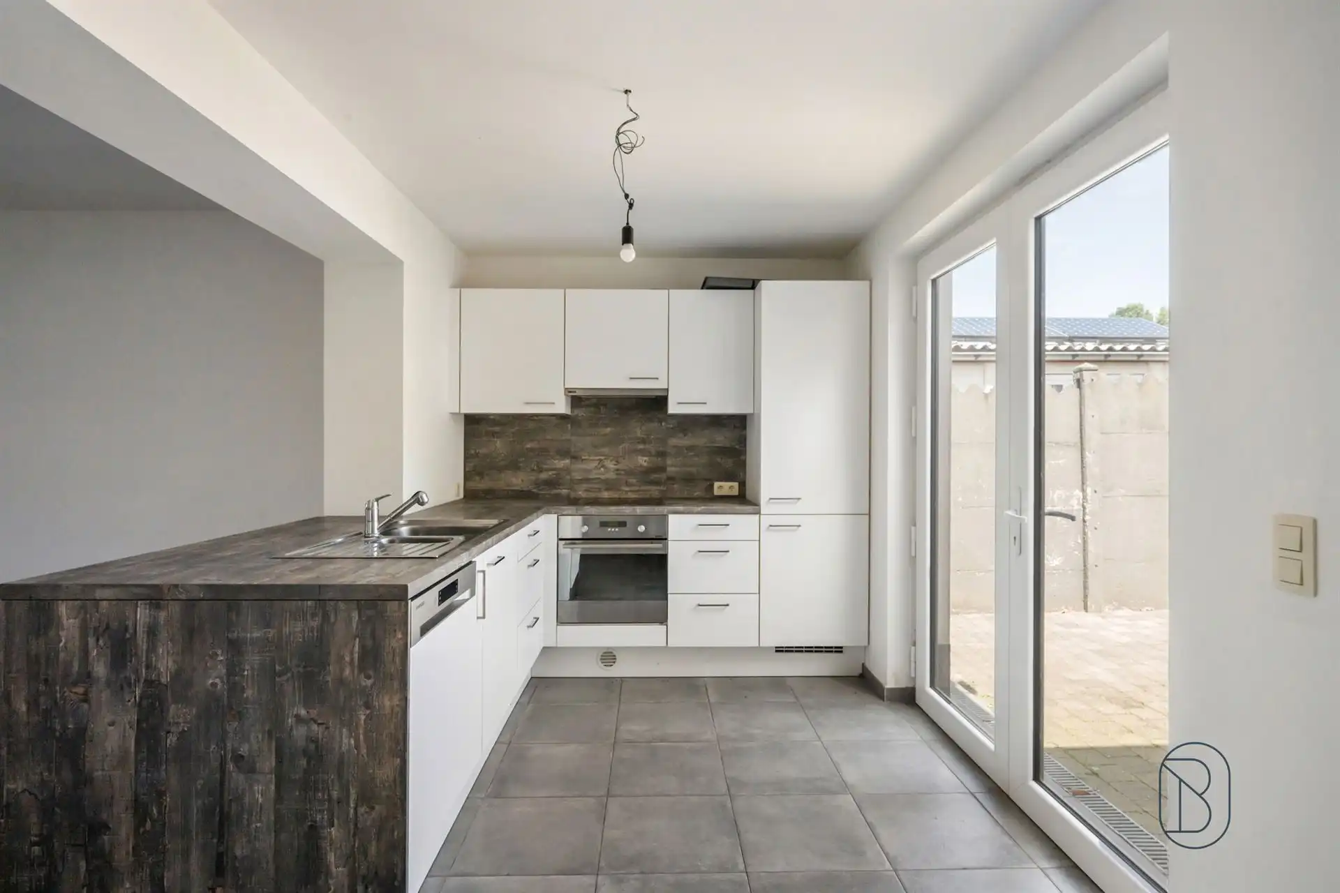 Mooie gerenoveerde halfopen woning met tuin in Saint-Sauveur foto 8
