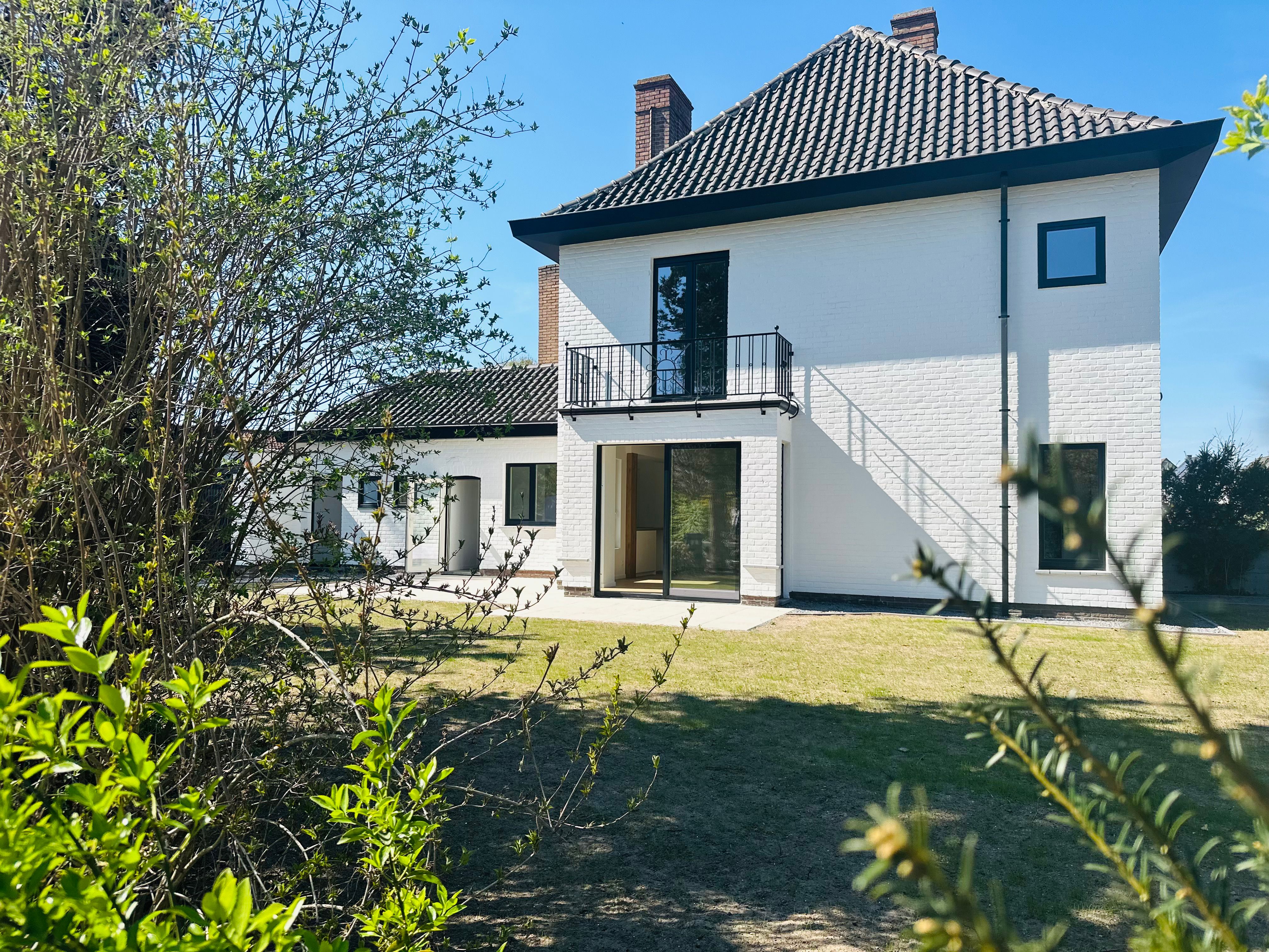 Instapklare, recent gerenoveerde woning op toplocatie in Laarne foto 2