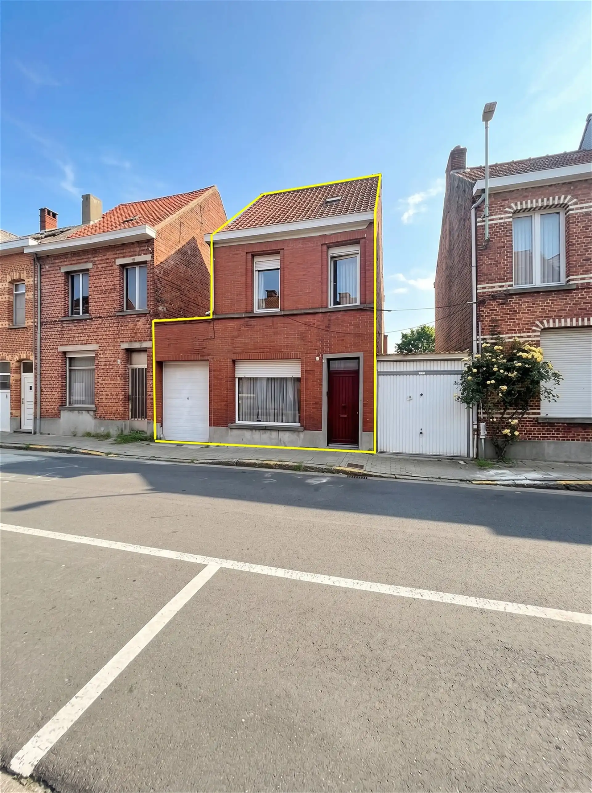 Leuke woning met veel potentieel, garage en tuin in het centrum van Beveren! foto 2