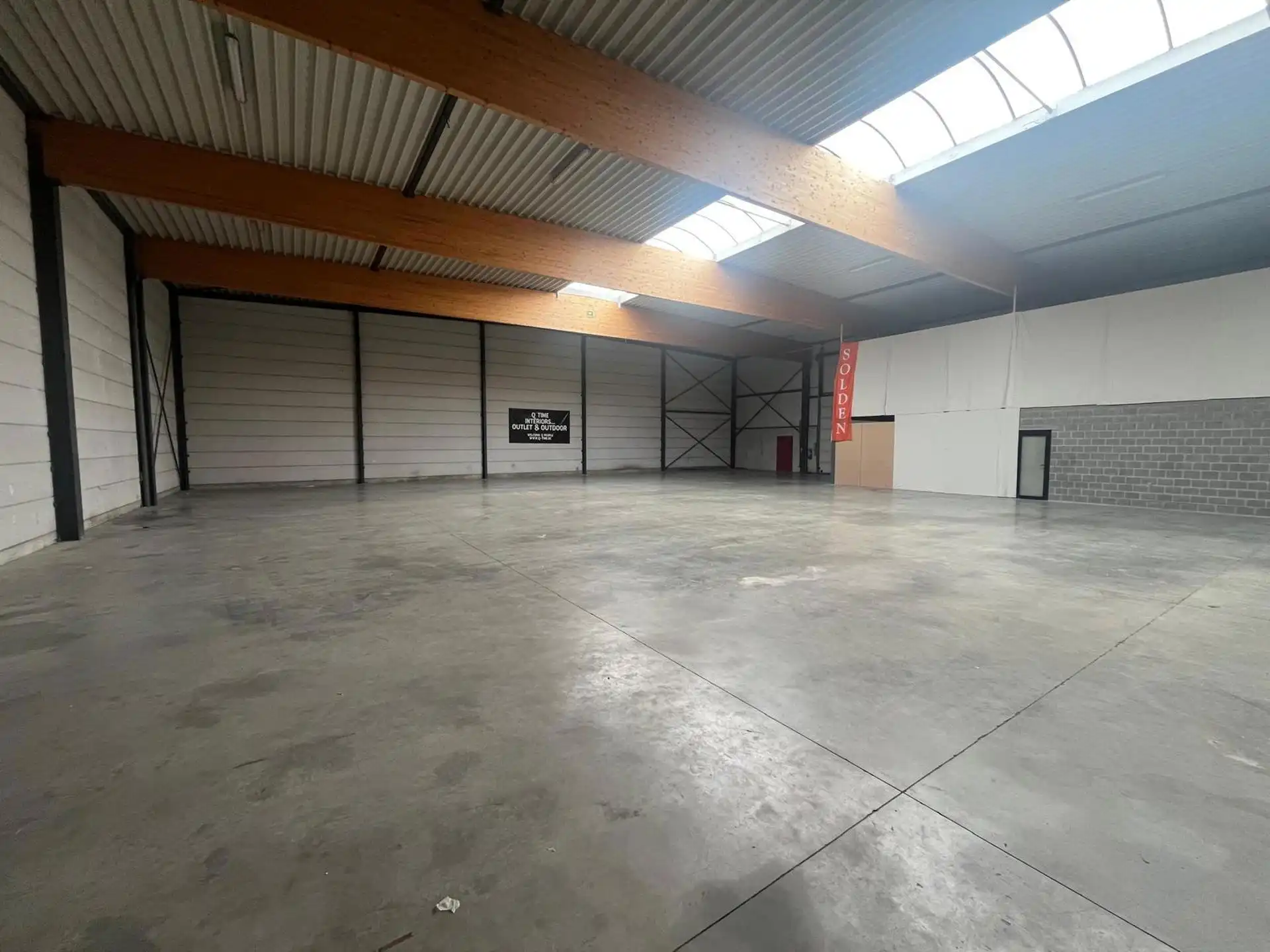 Wommelgem: 1.008 m² magazijn met mezzanine en kantoor foto 6