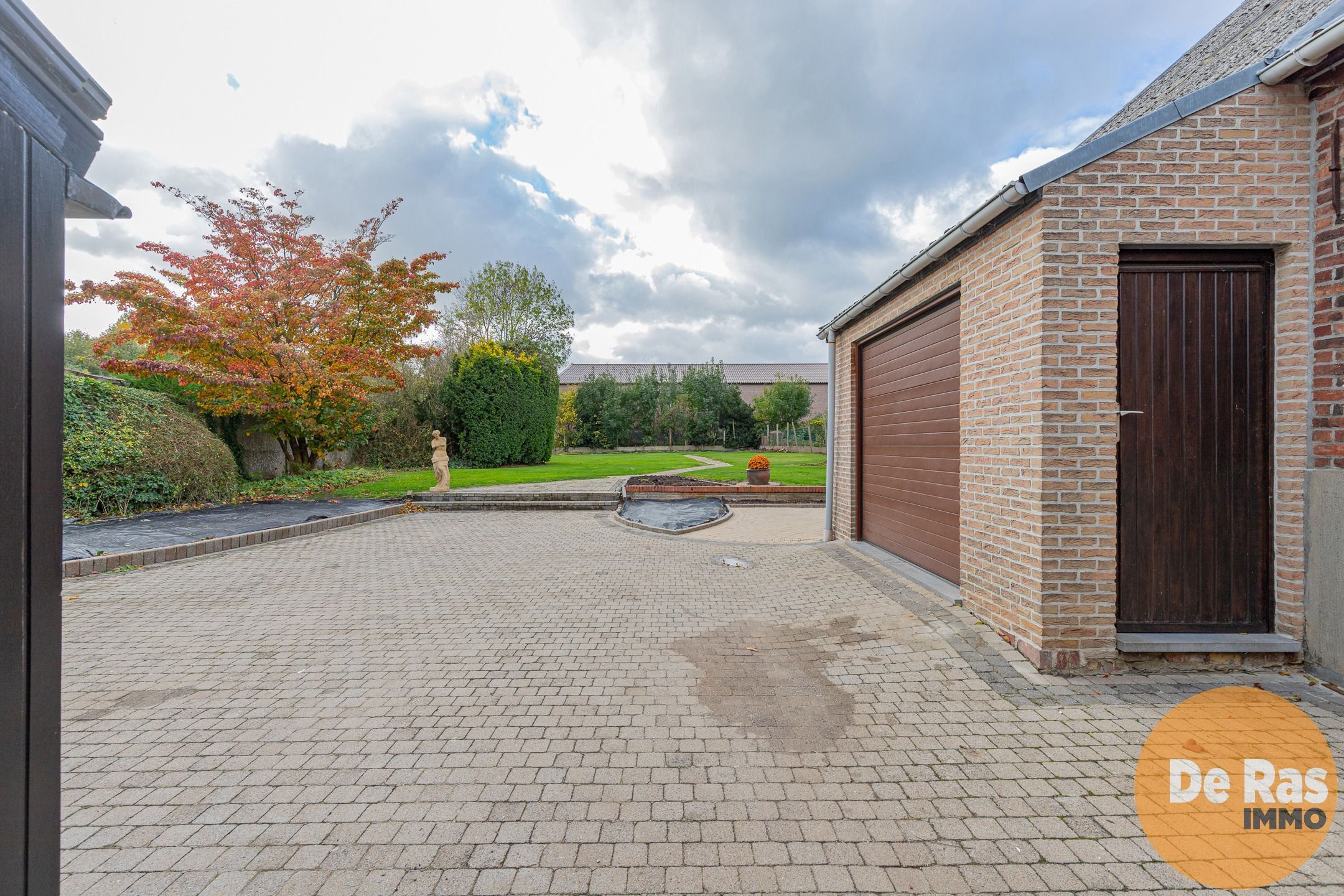 HERZELE - Degelijke 3-gevelwoning met tuin foto 19