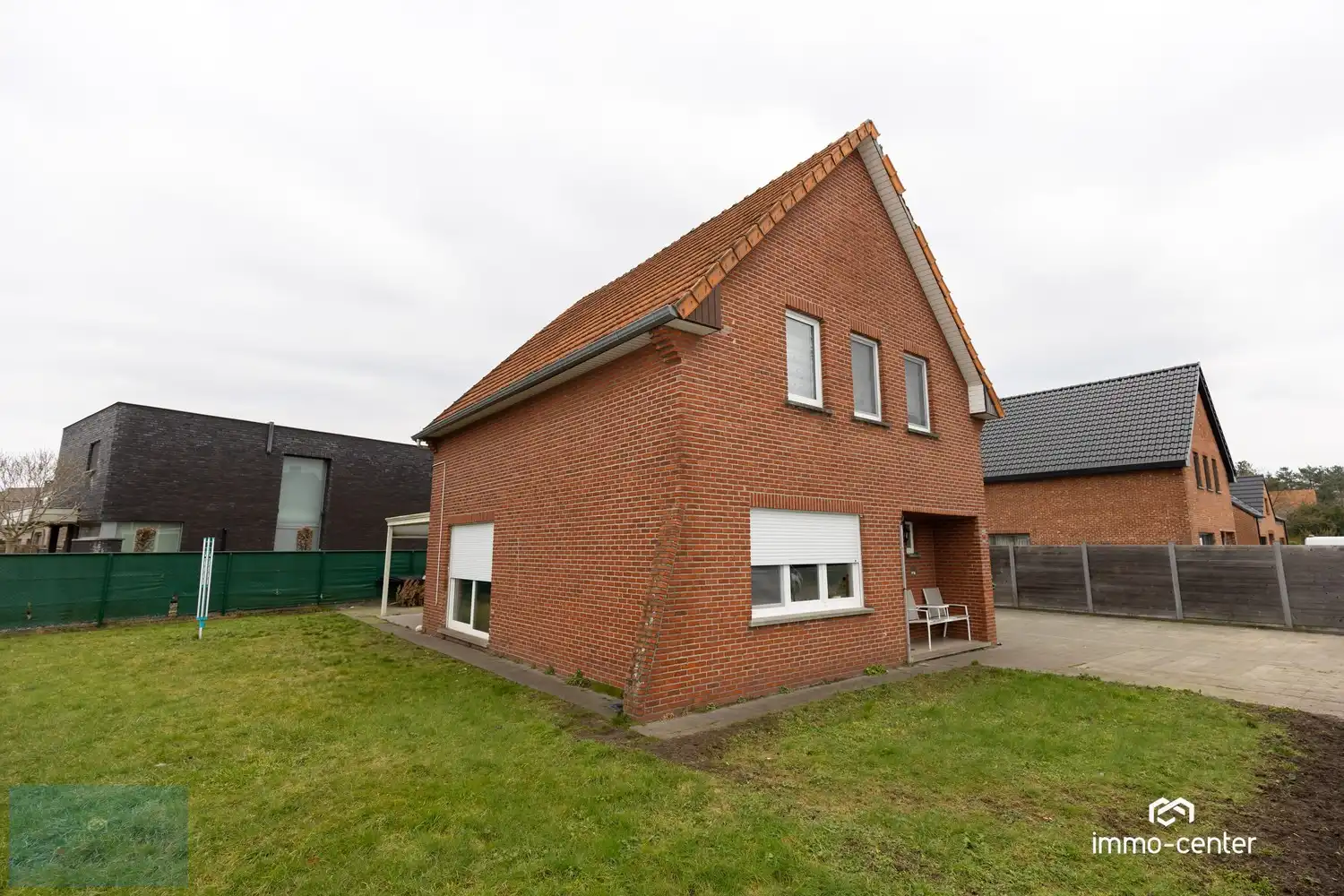 Ruime open bebouwing met westgerichte tuin in Genk foto 2