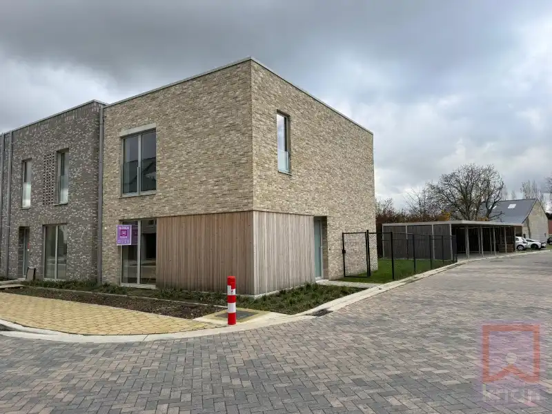 BEMEUBELDE woning met 3 slaapkamers, tuin en carport. foto {{pictureIndex}}