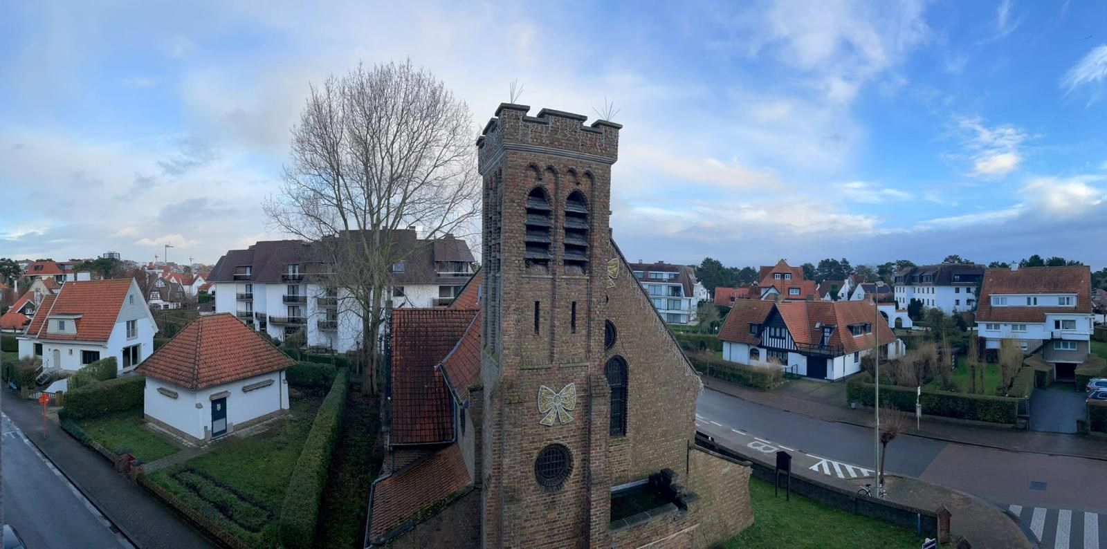 Gezellige studio met open zicht over het Angelicanenkerkje in de Zoutelaan.  foto 8