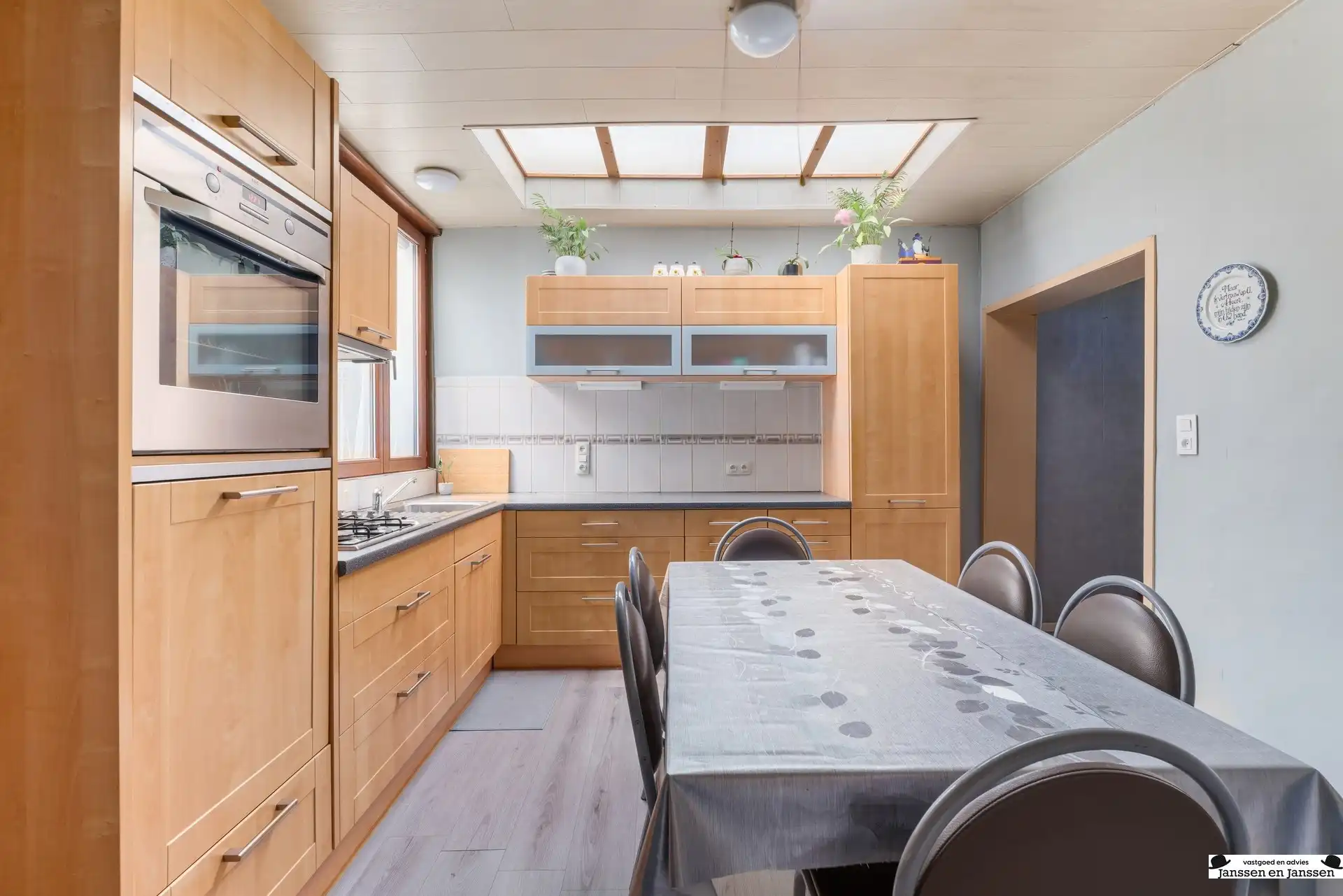 Charmante woning met 4 slaapkamers en zonnige tuin foto 3