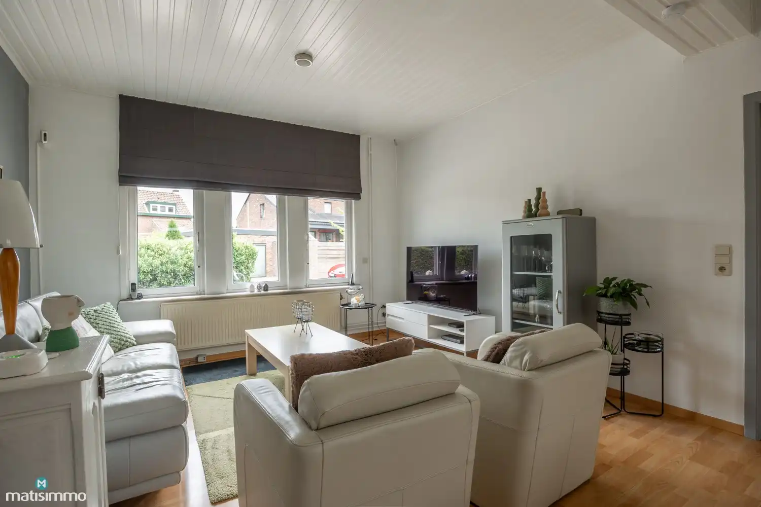 INSTAPKLAAR GERENOVEERDE WONING MET 3 SLAAPKAMERS, GARAGE, CARPORT EN PRACHTIGE TUIN NABIJ HET KANAAL EN DE MAAS IN LANAKEN foto 7