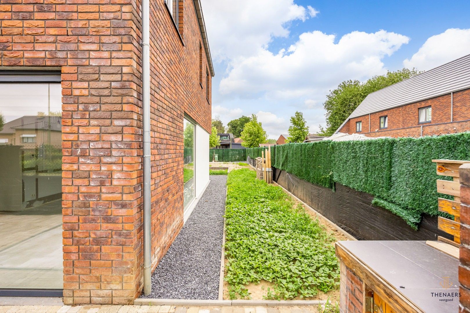 Moderne half‑open bebouwing met 3 slaapkamers op een rustige ligging. foto 21